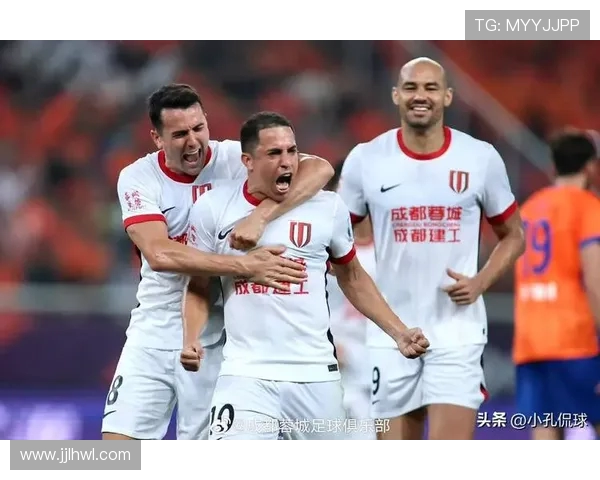 成都足球队状态变革引发热议球迷期待新篇章的崛起与挑战 成都足球队状态变革引发热议球迷期待新篇章的崛起与挑战